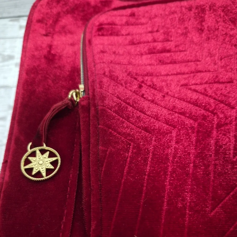 Estee Lauder Make-up Bag Limited Edition ~Red Velvet~ with Handle train case